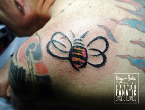 ハチ honey bee