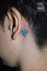 jewel diamond　耳裏