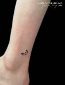 moon line tattoo