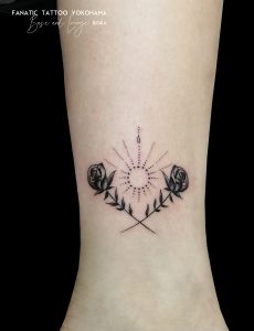 roses dot line tattoo