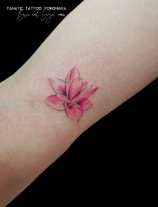 flower watercolor tattoo 水彩 タトゥー