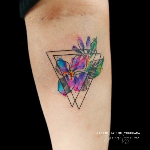 flower triangles watercolor tattoo 水彩 タトゥー