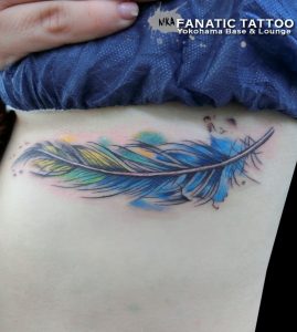 feather watercolor tattoo　羽　水彩タトゥー
